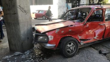 El Renault 12 tenía la derecha pero el Polo cruzó y lo embistió.