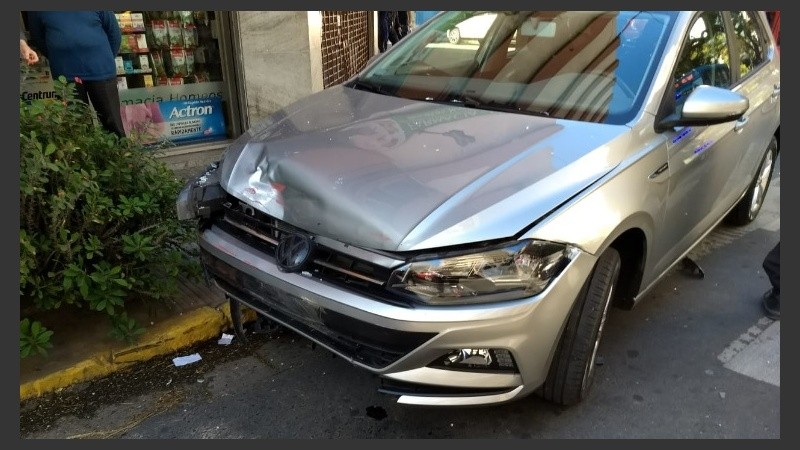 El Renault 12 tenía la derecha pero el Polo cruzó y lo embistió.