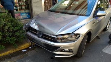 El Renault 12 tenía la derecha pero el Polo cruzó y lo embistió.