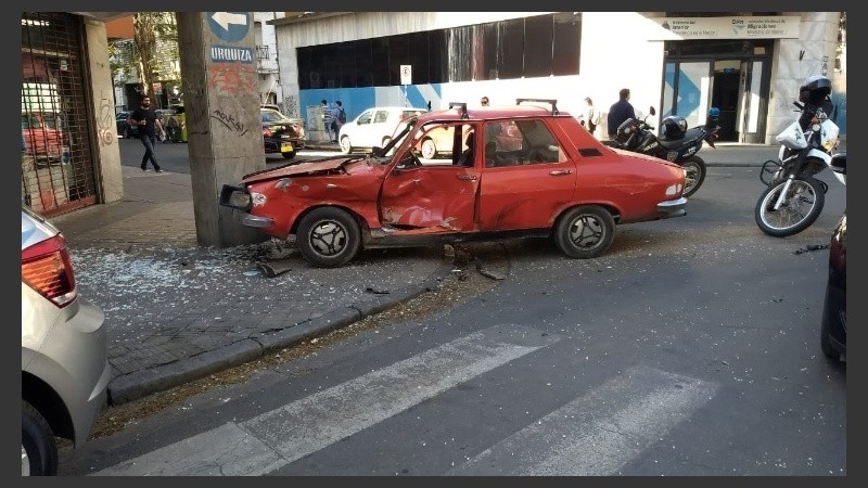 El Renault 12 tenía la derecha pero el Polo cruzó y lo embistió.