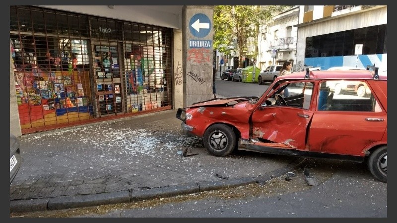 El Renault 12 tenía la derecha pero el Polo cruzó y lo embistió.