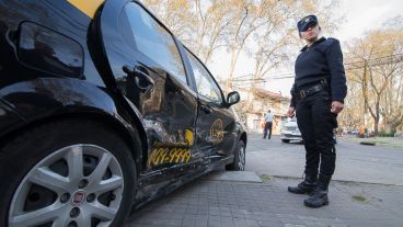 El taxi que protagonizó el choque.