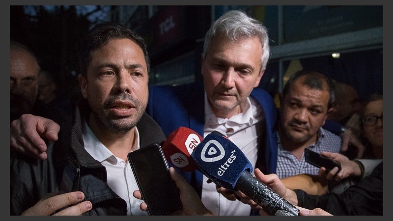 Di Pollina hablando con la prensa tras la victoria.