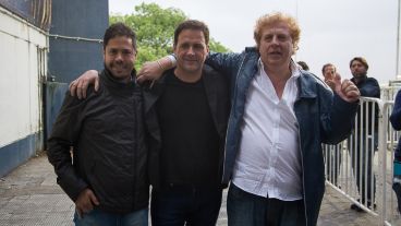 Moretti, Di Pollina y Marty, abrazados en el Gigante.