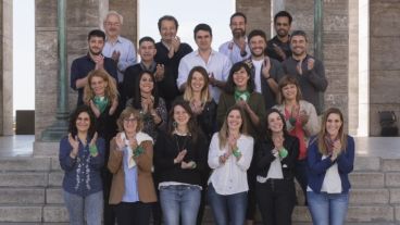 Diez concejales de Rosario juntos en una foto.