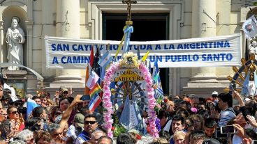 Los fieles recorren a pie cerca de 60 kilómetros.