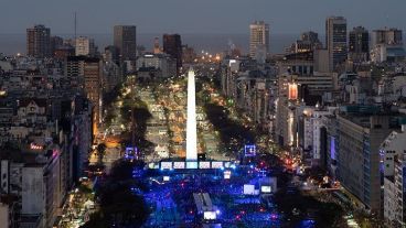 Luces y música en la ceremonia de apertura, con Fuerza Bruta.