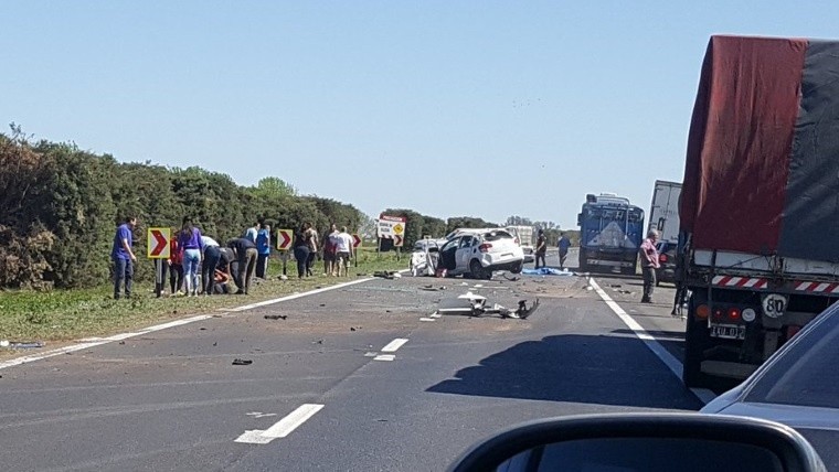 La imagen del terrible accidente en la autopista. 