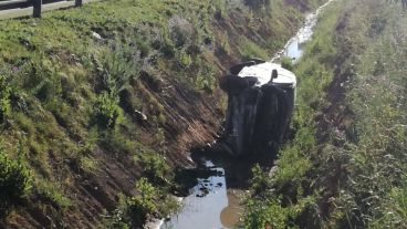 El auto terminó en la zanja de Sorrento.