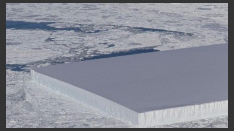 Más imágenes del iceberg rectangular tomado por la Nasa. 