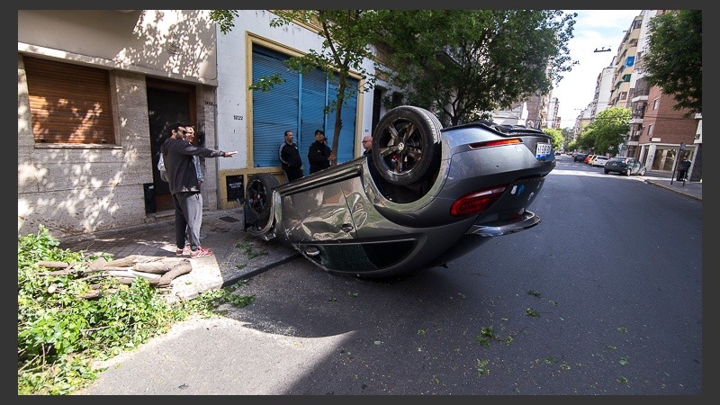 El vuelco ocurrió este domingo a la mañana.