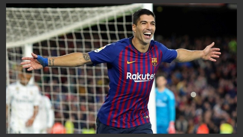 Luis Suárez celebra su efectividad en el derby español.