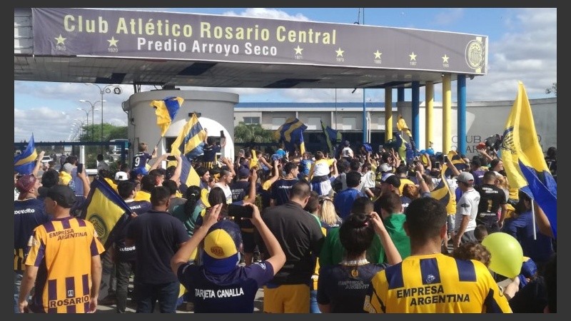 El saludo al plantel en Arroyo Seco.