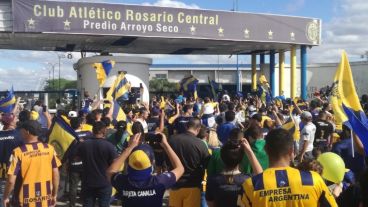 El saludo al plantel en Arroyo Seco.