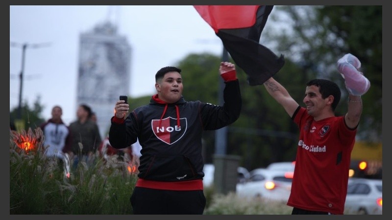 Los hinchas llevaron el banderazo al Obelisco.