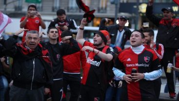 Los hinchas llevaron el banderazo al Obelisco.