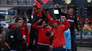 Los hinchas llevaron el banderazo al Obelisco.