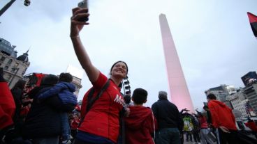 Los hinchas llevaron el banderazo al Obelisco.