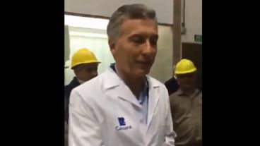 Macri en su visita al laboratorio, donde tiró la polémica frase.