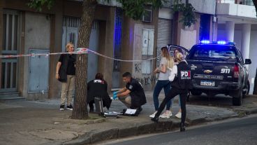 Policías trabajando en la zona del hecho.