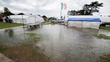 La lluvia provocó verdaderas lagunas en el predio de las Colectividades.