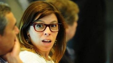 Laura Alonso fue imputada penalmente para ser investigada por la resolución en la que desligó al presidente Macri de haber cometido falta ética en la causa.