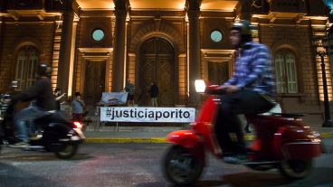 El "vespazo" frente al palacio municipal.