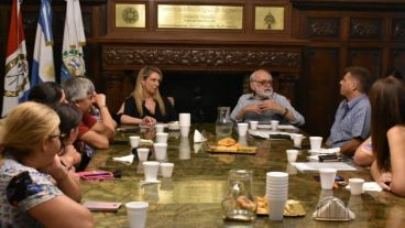 María Eugenia Schmuck y Martín Bulos se comprometieron a gestionar el reclamo ante Turismo de la Nación.