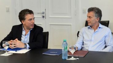 El ministro de Hacienda, Nicolás Dujovne, junto al presidente Mauricio Macri.