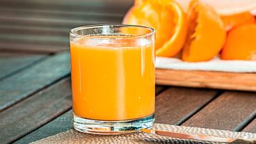 Quienes tomaban un jugo de naranja al día tenían un 47% menos de riesgo de sufrir pérdida de la memoria.