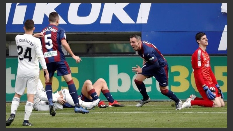 Eibar festeja y Real Madrid lo sufre. 