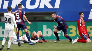 Eibar festeja y Real Madrid lo sufre.