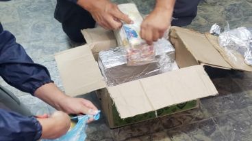 Los policías encontraron la droga en encomiendas.