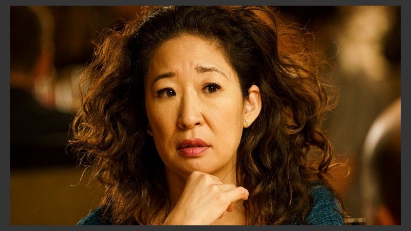 Sandra Oh recibió el Globo de Oro en la categoría de Mejor actriz en una serie dramática.