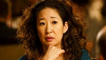 Sandra Oh recibió el Globo de Oro en la categoría de Mejor actriz en una serie dramática.