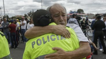 Ciudadanos expresaron su apoyo a la Policía Nacional, blanco del atentado.