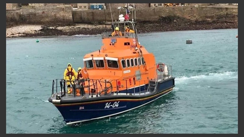 El barco que busca la avioneta en el Canal de la Mancha. 