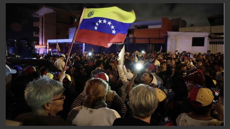 Miles de venezolanos salieron a la calle contra Maduro. 