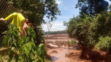 El alud se llevó todo a su paso por el pueblo.