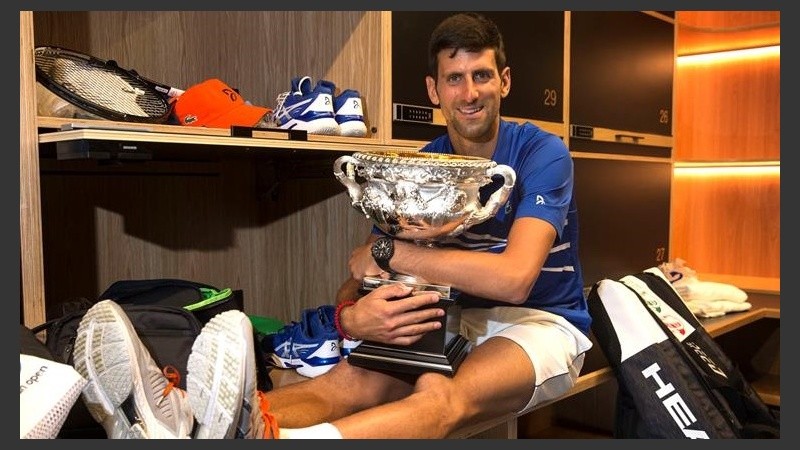 Djokovic y su festejo en el vestuario.