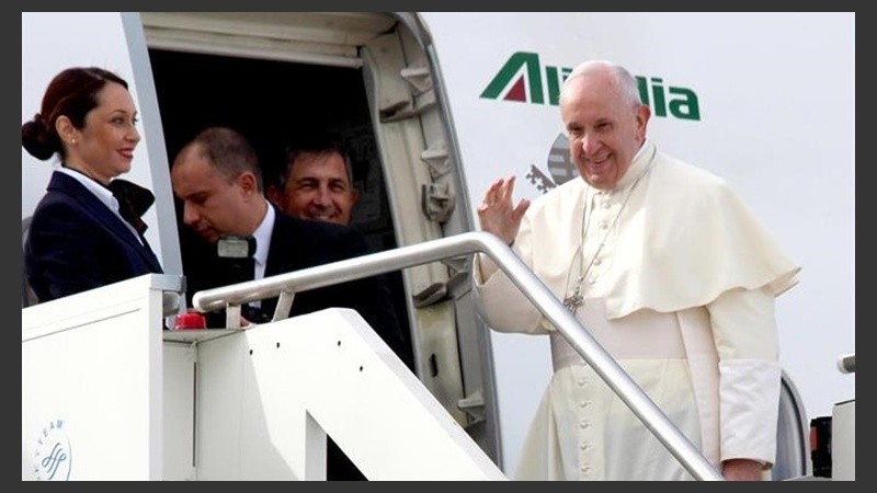 El Papa en su partida de Fiumicino.