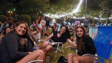 El picnic nocturno es un evento que busca intensificar el uso respetuoso del espacio público durante las noches y generar momentos de convivencia entre vecinos.