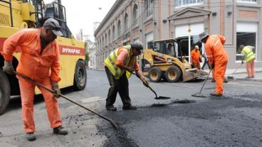 Bacheo: uno de los reclamos de los vecinos cuya solución podrá agilizarse a través de las Unidades de Respuesta Cercana.