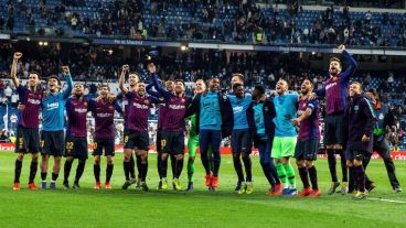 Barcelona le sacó 12 puntos de ventaja al Real Madrid en la liga española.