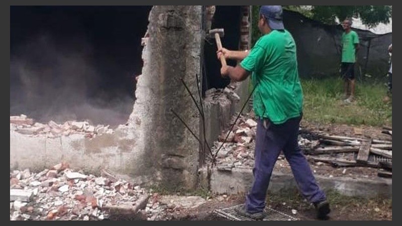 Los vecinos destrozaron la vivienda.