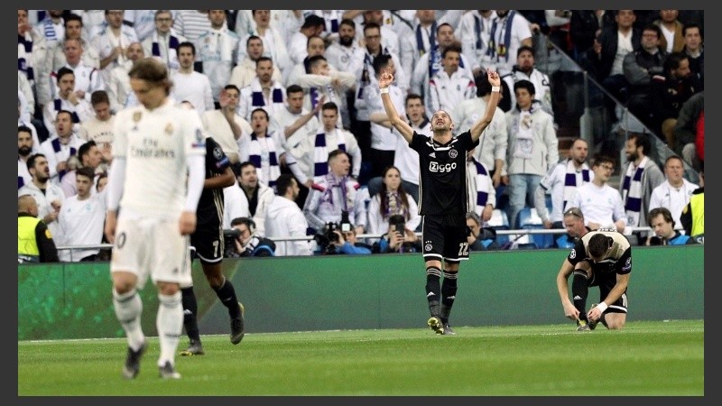 Ziyech celebra el segundo ante un atónito Madrid.