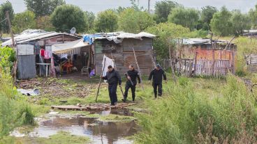 La policía trabajó en el lugar del hecho este viernes por la mañana.