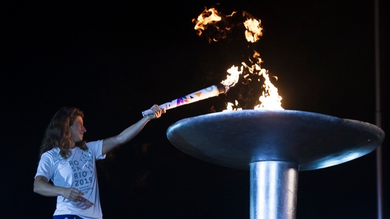 Cecilia Carranza encendió la antorcha.