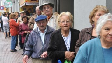 Las personas mayores tienen costos muy superiores a los del resto de los habitantes.