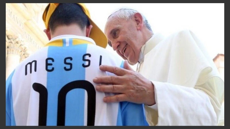 El Papa elogió a Messi, pero no lo consideró un Dios.